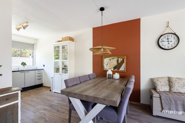 Foto - Te koop: Nette tussenwoning in het gezellige Klundert!